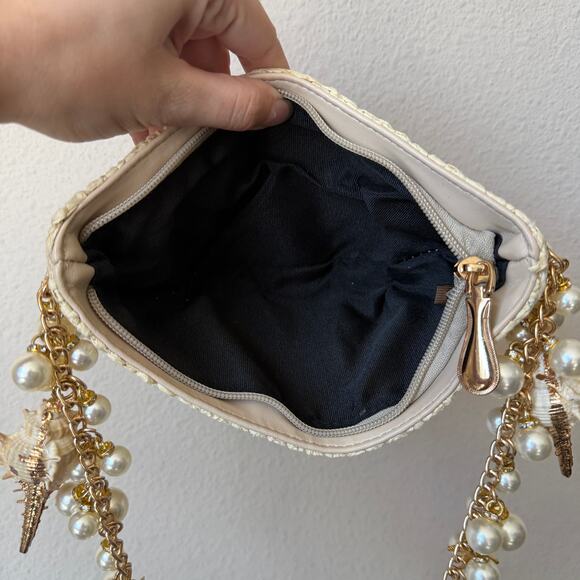 SOLD!!! Straw Pearl Seashell Embellished Resortwear Shoulder Bag - Picture 5 of 5